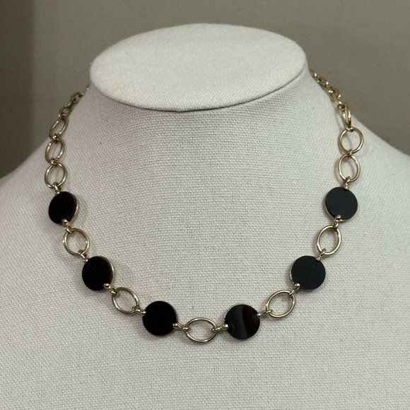 Black and Gold Necklace with Elegant Design - Picture 2 of 3